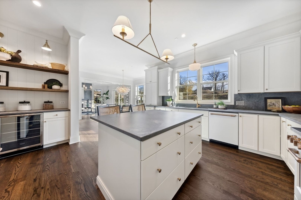 1121 Pin Oak Drive - Photo 4