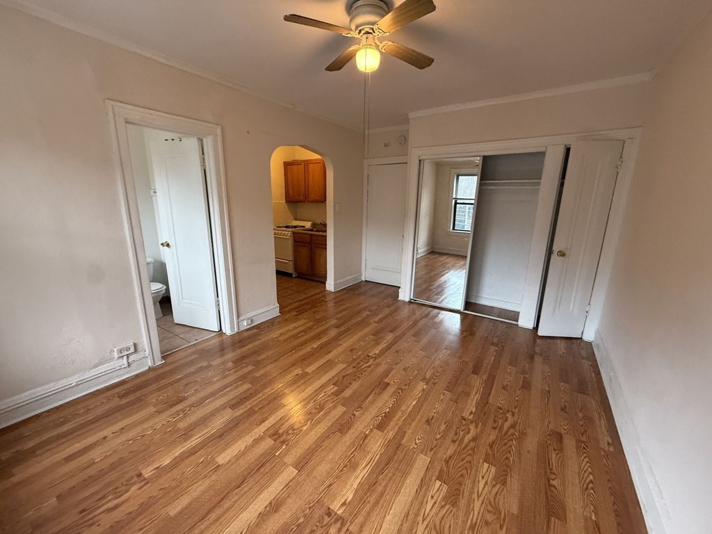 1135 W Lunt Avenue - Photo 3
