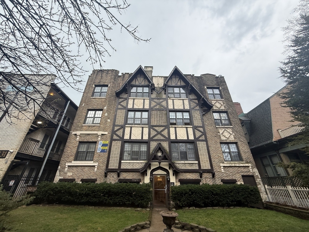 1135 W Lunt Avenue - Photo 0