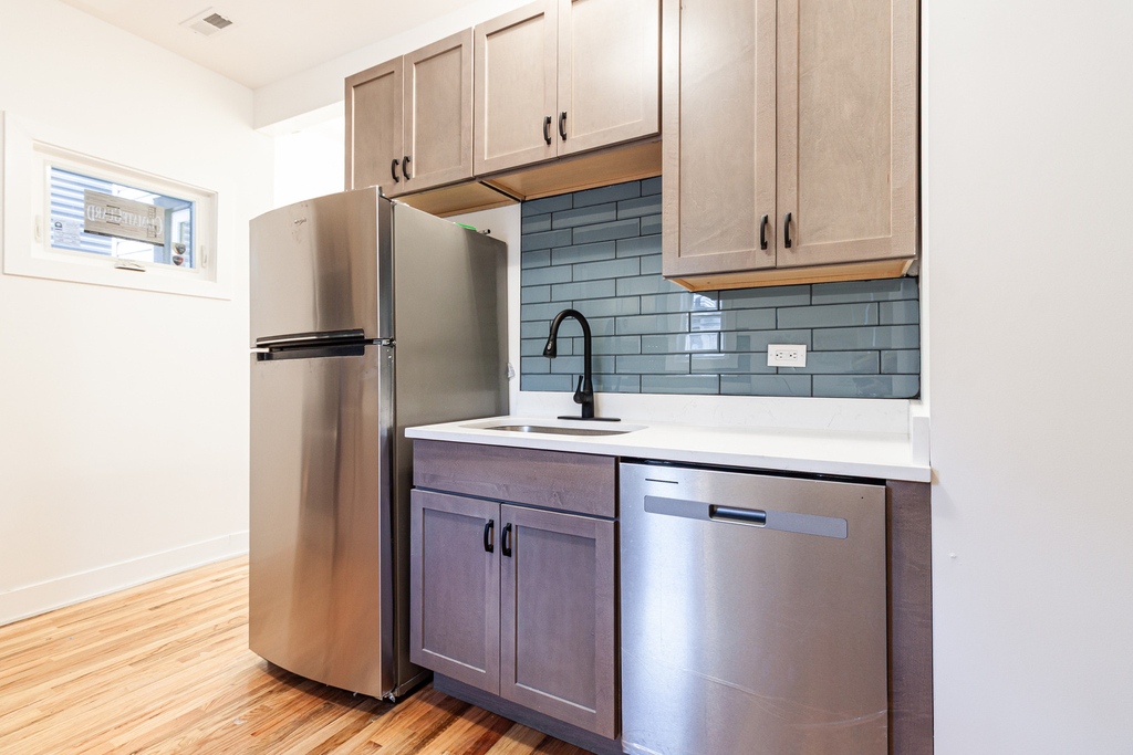 1742 N California Avenue - Photo 9