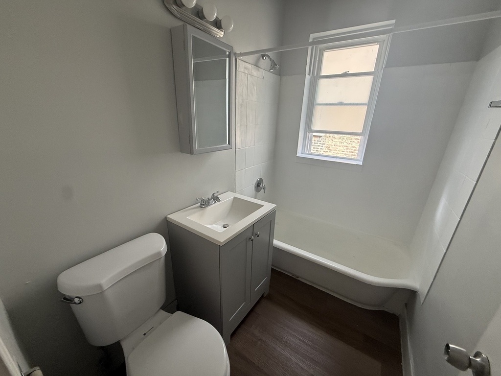 2000 W Jarvis Avenue - Photo 10