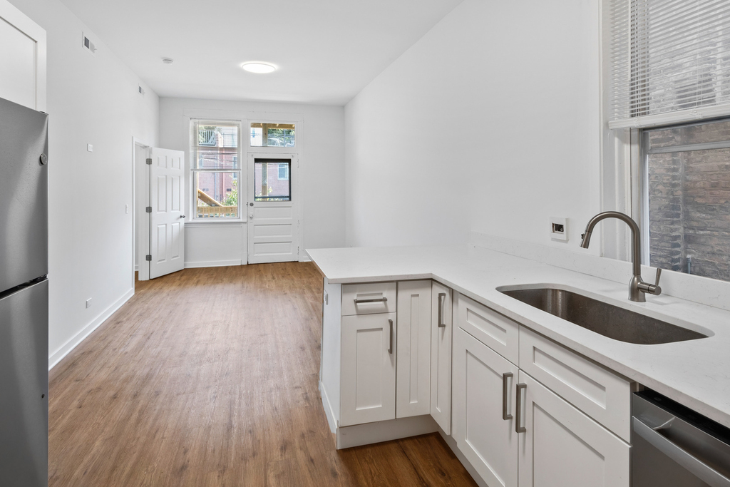 1349 W Taylor Street - Photo 2