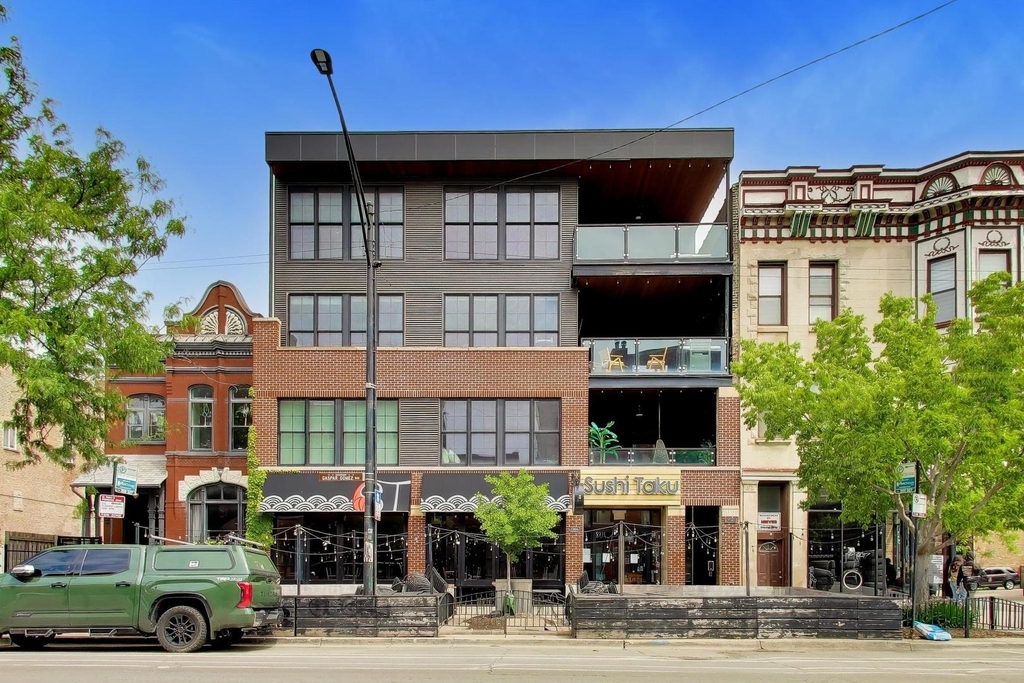 1902 W Division Street - Photo 0