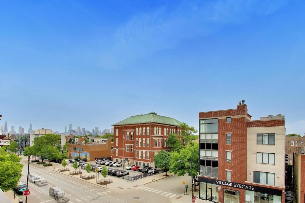 1902 W Division Street - Photo 8