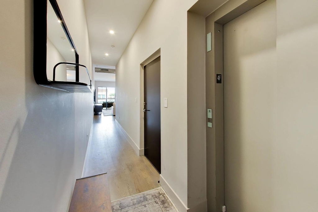 1902 W Division Street - Photo 27