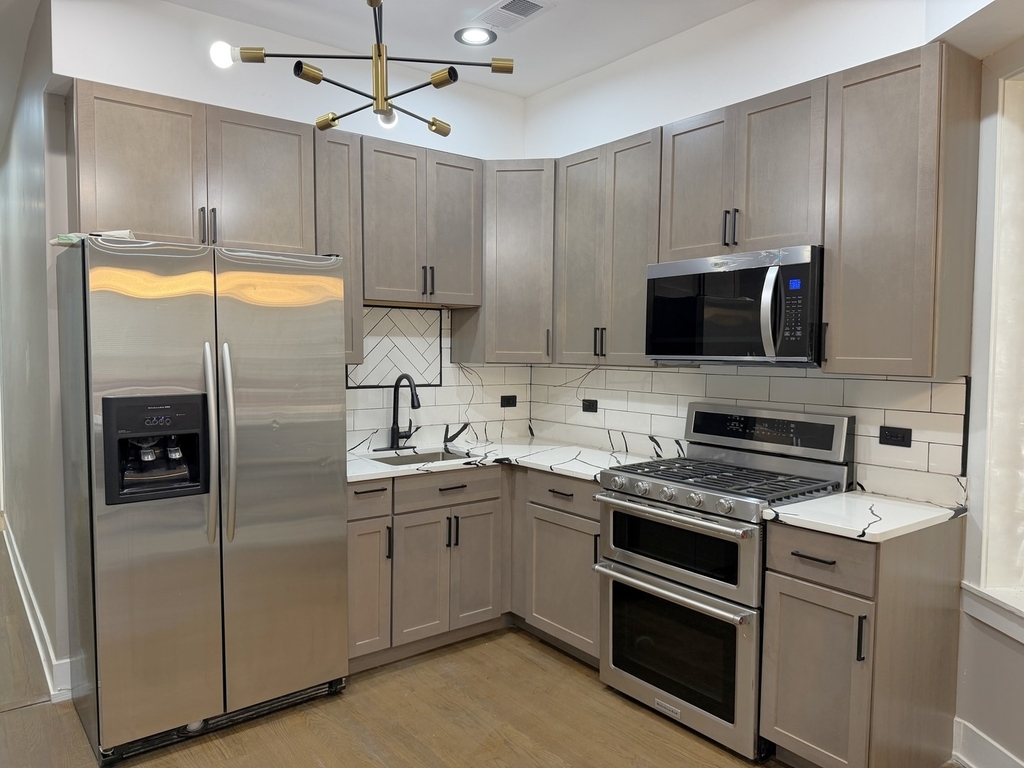 1911 S Ridgeway Avenue - Photo 1