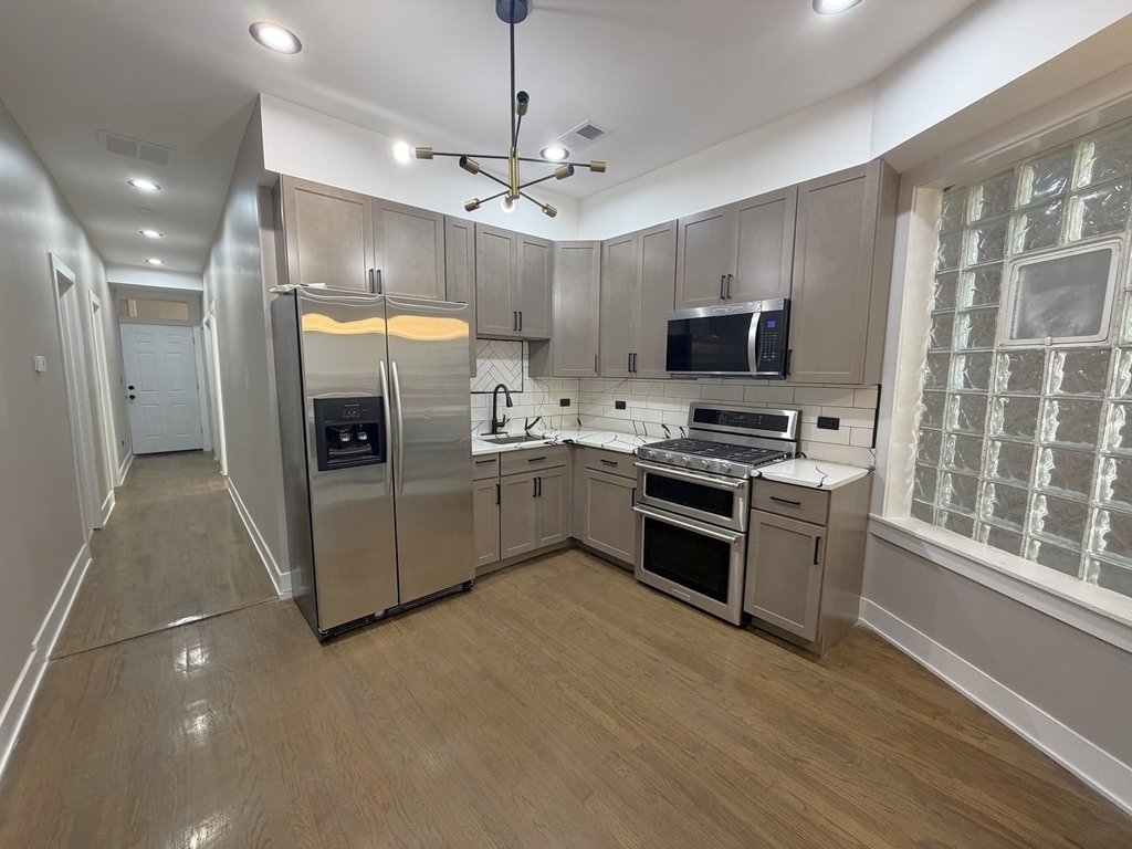 1911 S Ridgeway Avenue - Photo 2