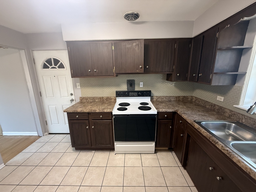 3112 Calwagner Street - Photo 11