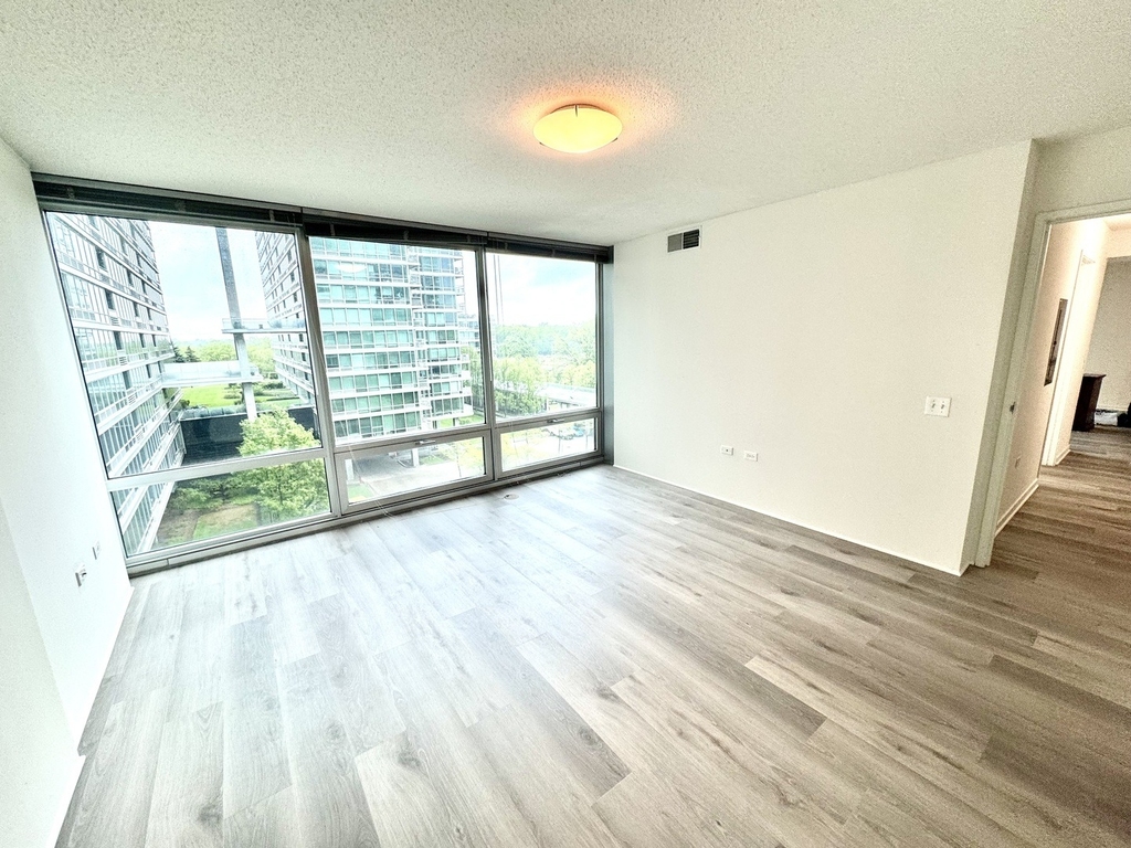 9725 Woods Drive - Photo 10