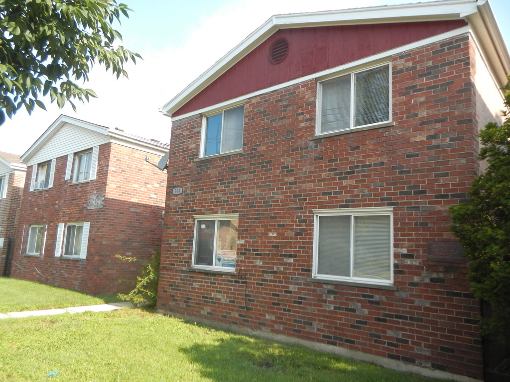 704 W 111th Street - Photo 0