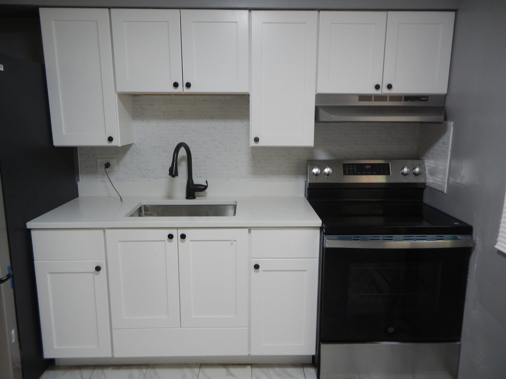 704 W 111th Street - Photo 7