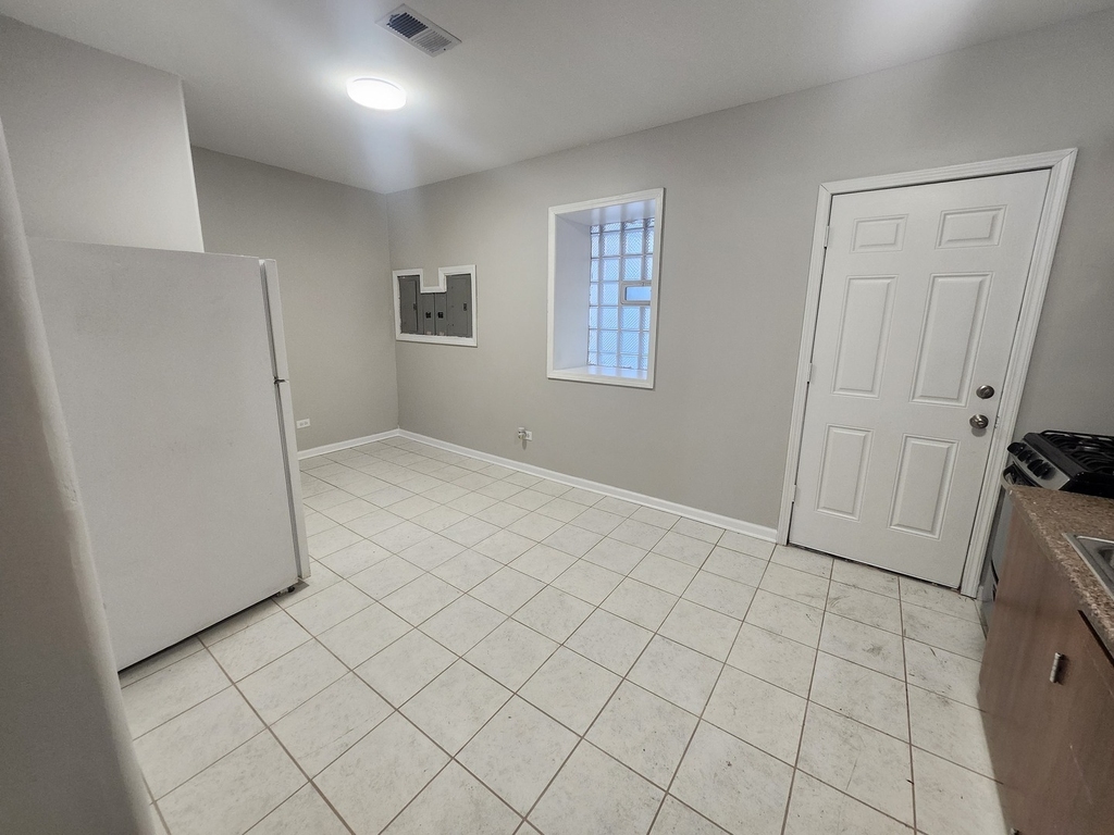 4807 S Wabash Avenue - Photo 1
