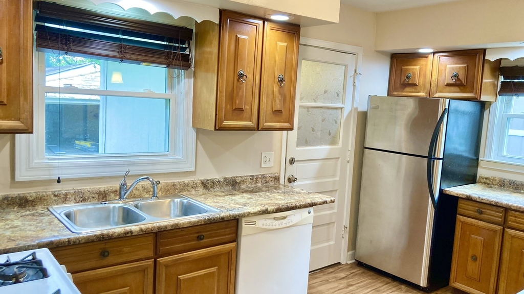 207 Village Road - Photo 5