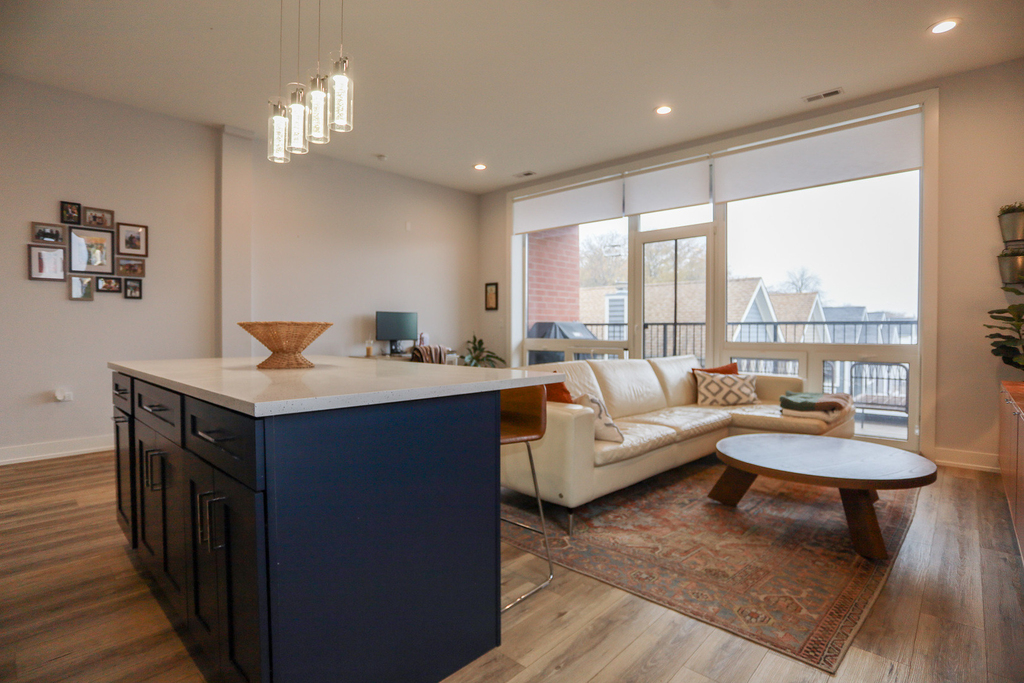 2402 W Carmen Avenue - Photo 3