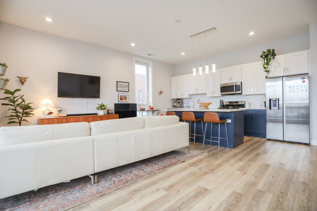 2402 W Carmen Avenue - Photo 5