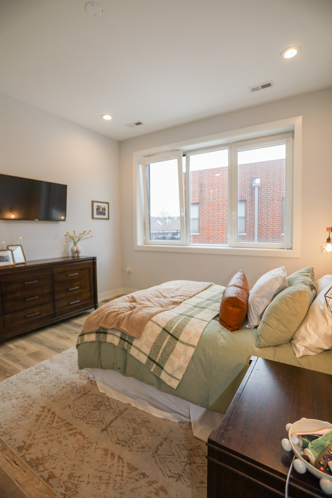 2402 W Carmen Avenue - Photo 9