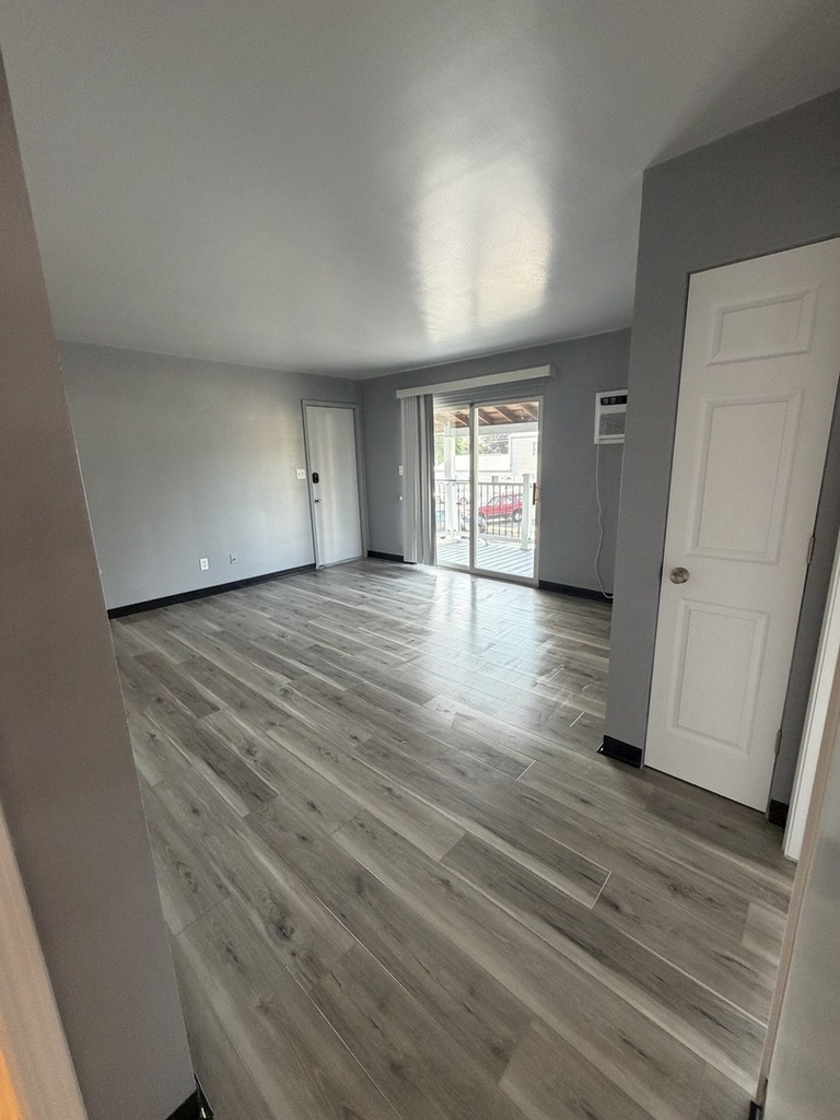 345 N Shabbona Street - Photo 5