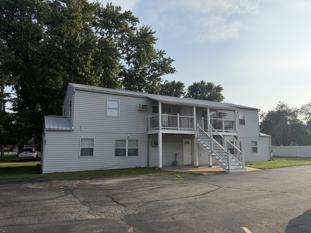 345 N Shabbona Street - Photo 0