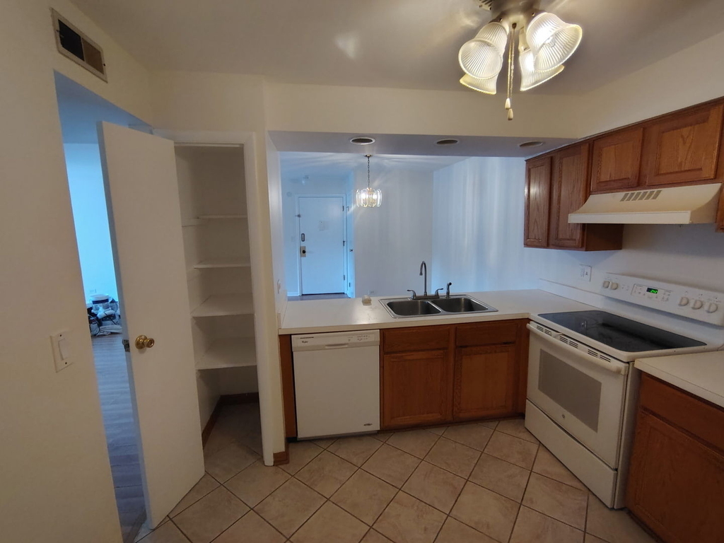 4424 Euclid Avenue - Photo 3