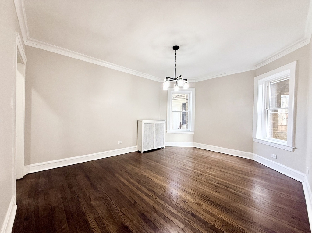 5536 N Spaulding Avenue - Photo 10
