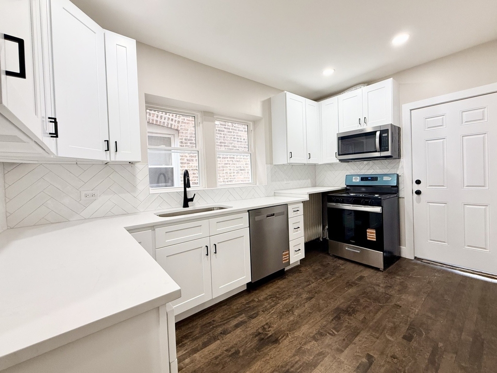 5536 N Spaulding Avenue - Photo 3