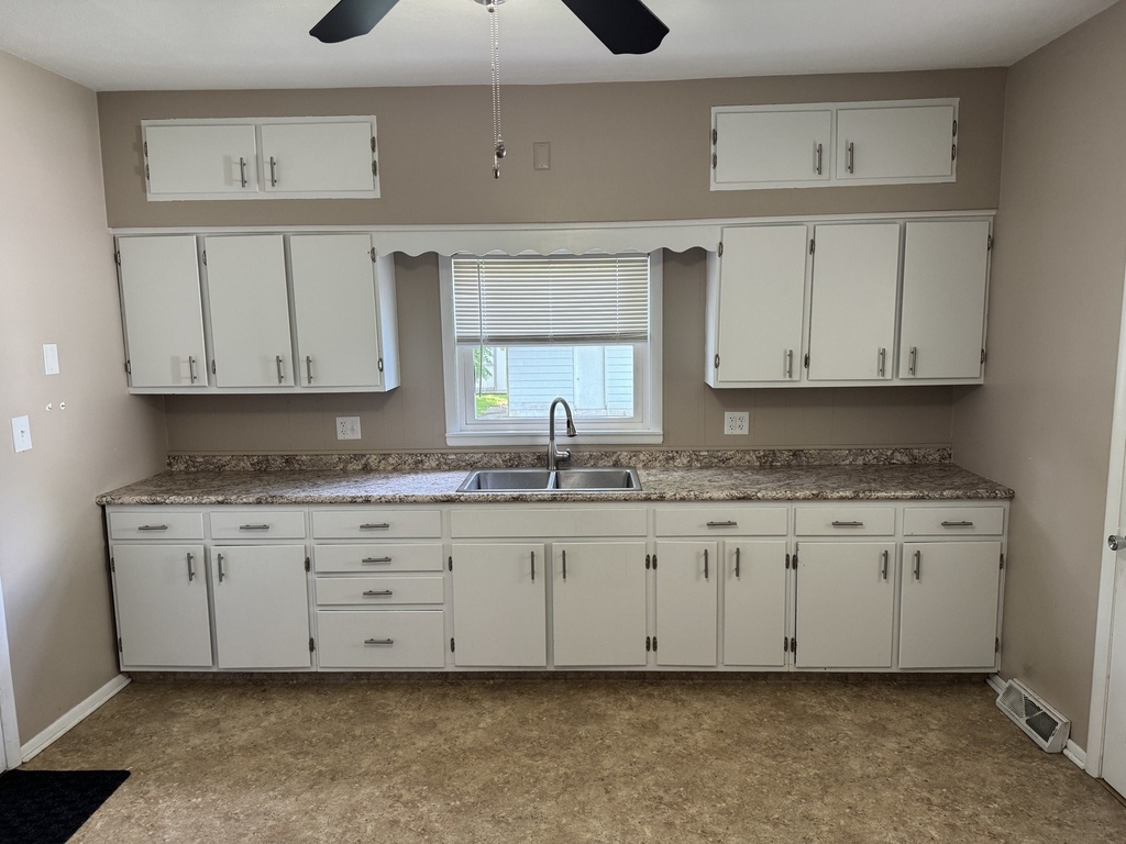 121 Terwilliger Street - Photo 2