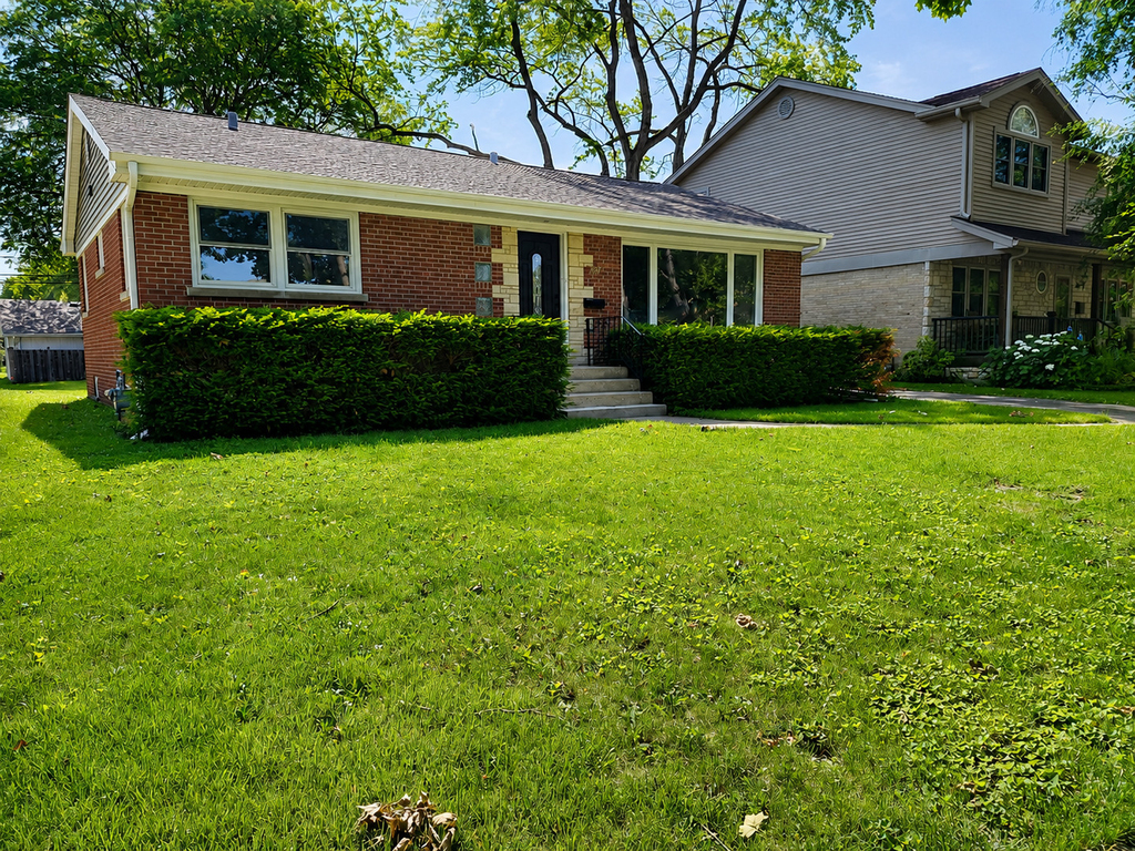 307 N Fairview Avenue N - Photo 2