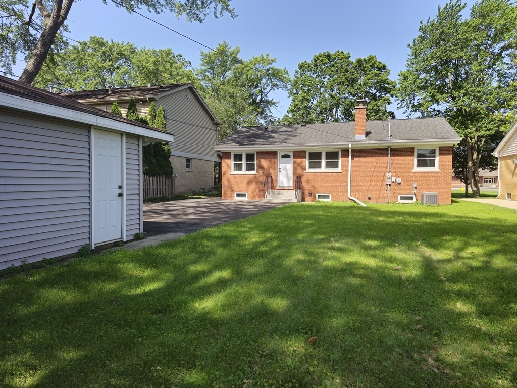 307 N Fairview Avenue N - Photo 26