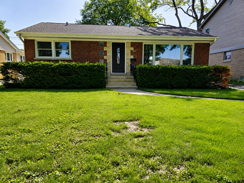 307 N Fairview Avenue N - Photo 0