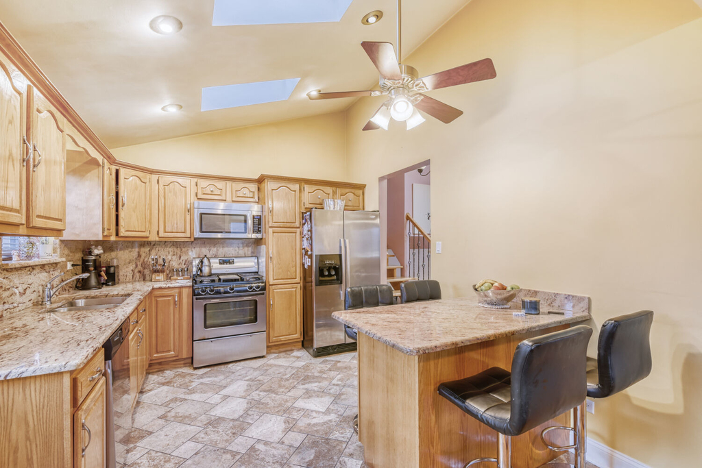 7642 W 92nd Place - Photo 4