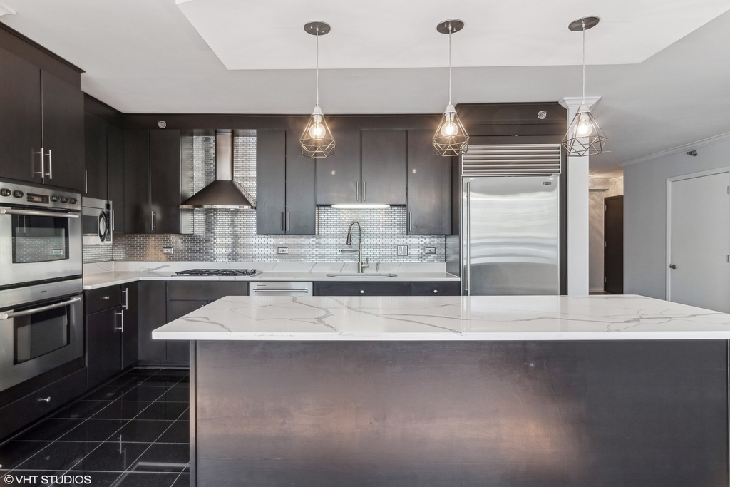 33 W Ontario Street - Photo 11
