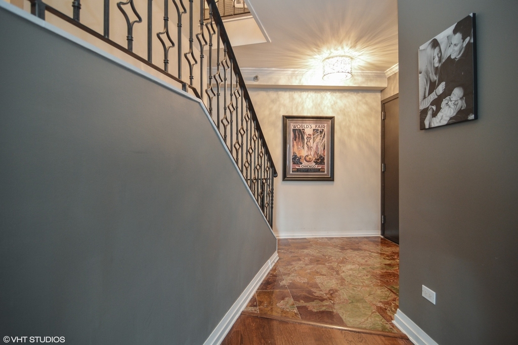 33 W Ontario Street - Photo 16