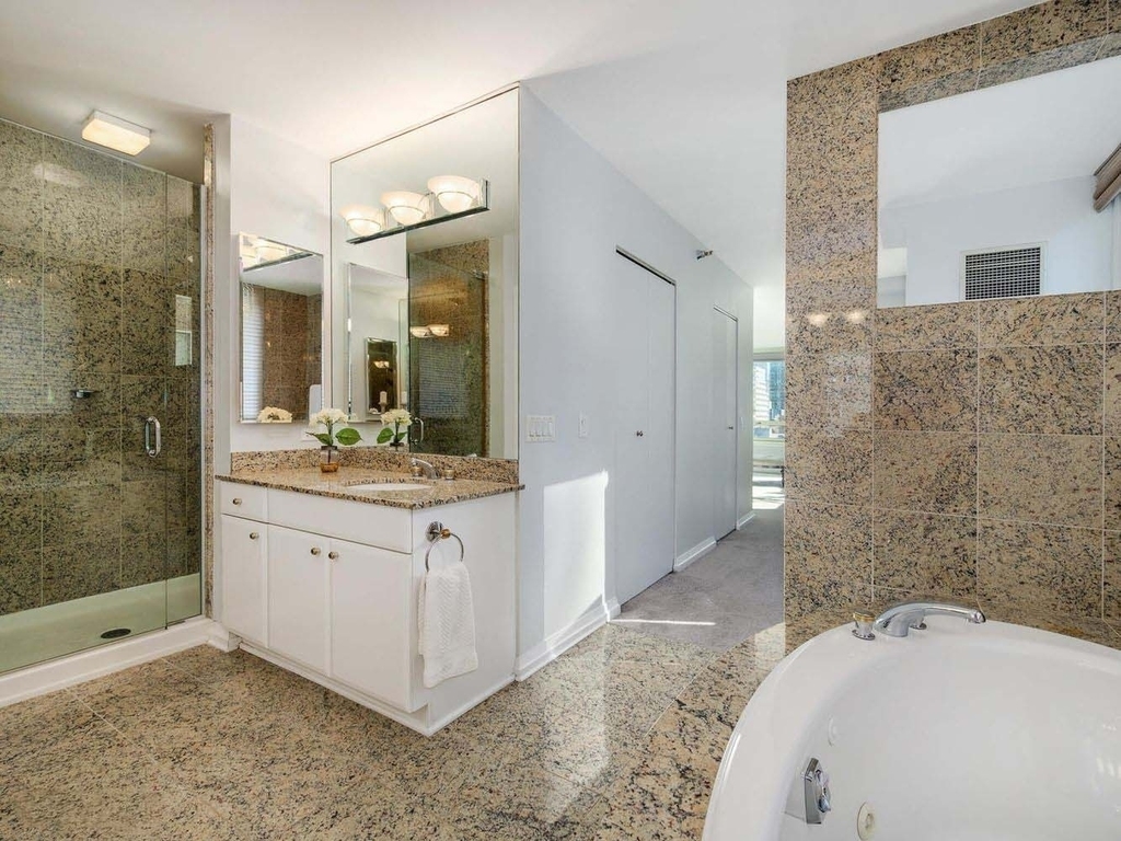33 W Ontario Street - Photo 20
