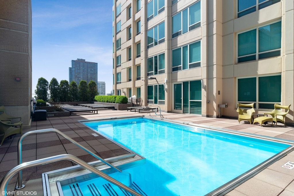 33 W Ontario Street - Photo 31