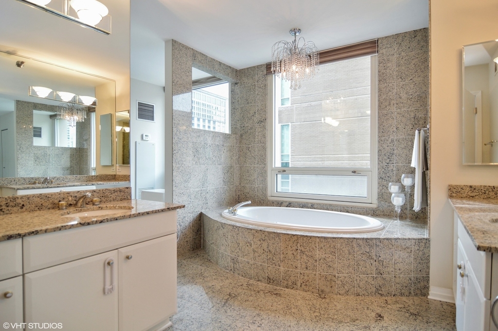 33 W Ontario Street - Photo 19