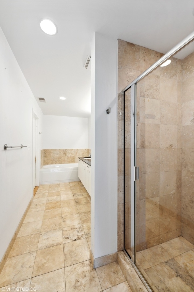 1422 N La Salle Drive - Photo 9