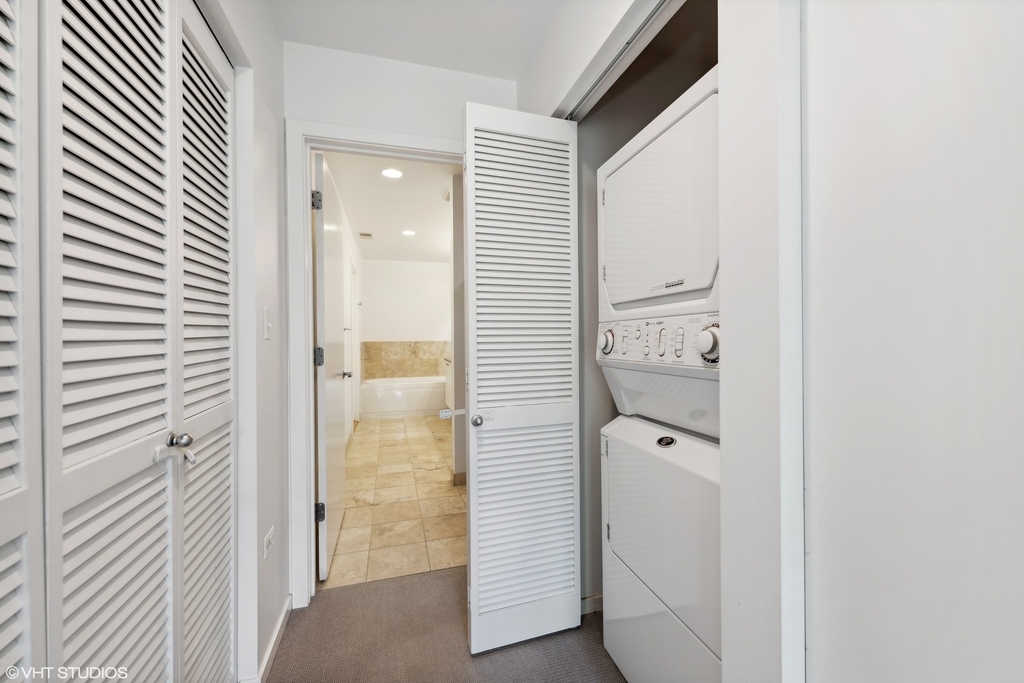 1422 N La Salle Drive - Photo 8
