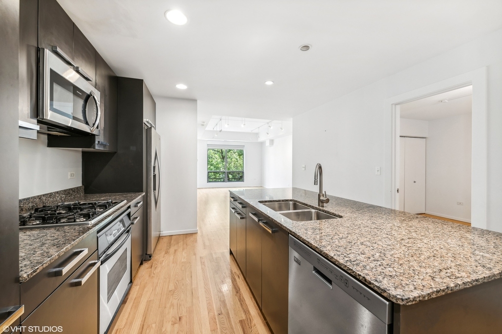 1422 N La Salle Drive - Photo 2