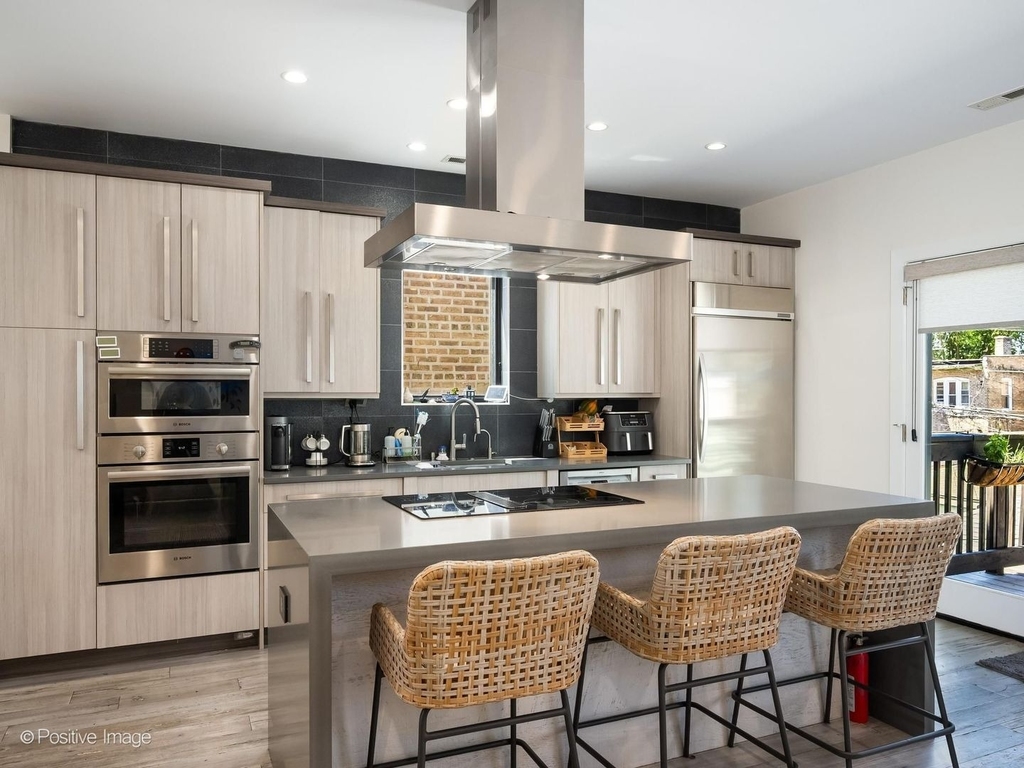 5746 N Washtenaw Avenue - Photo 3