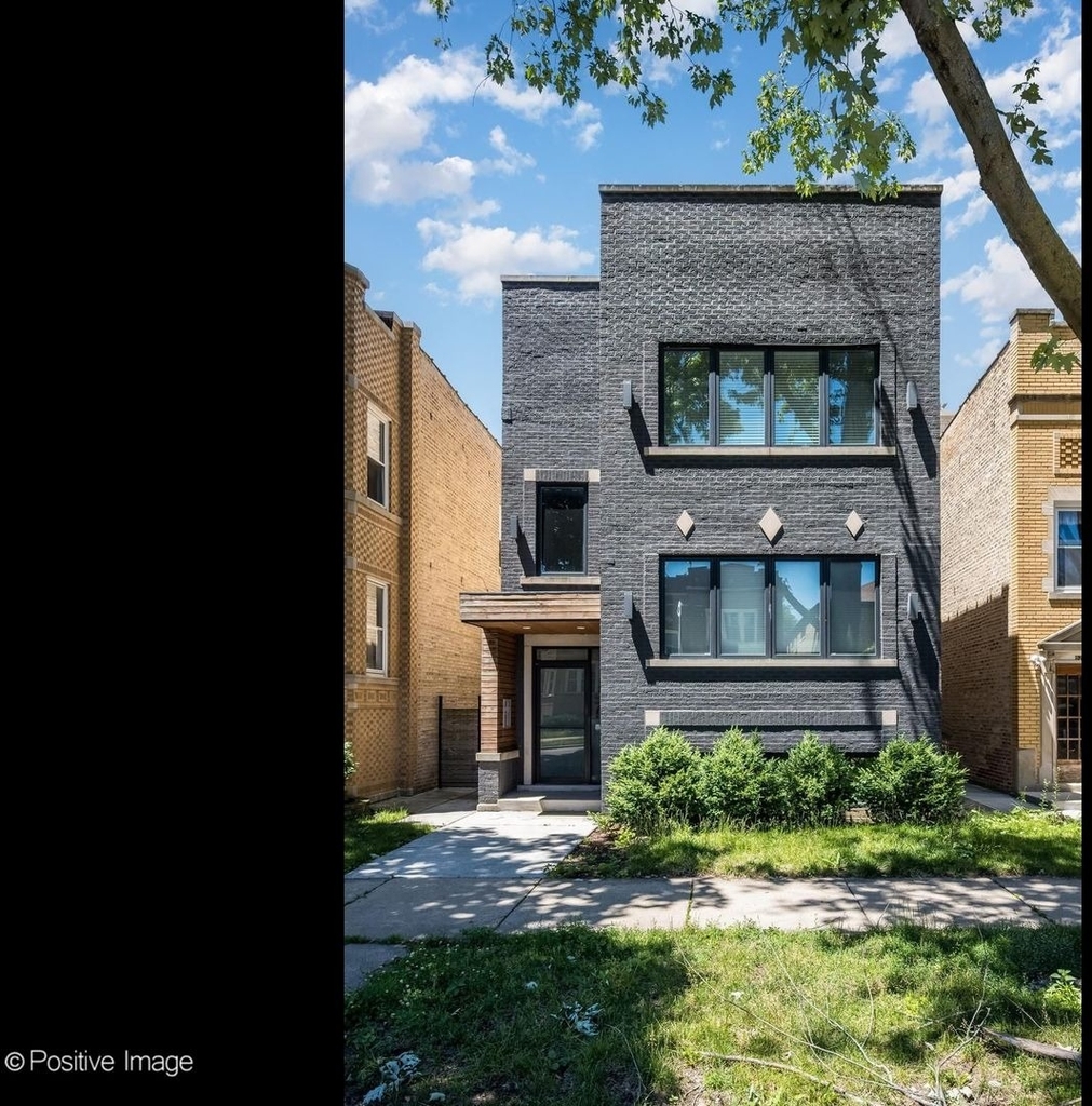 5746 N Washtenaw Avenue - Photo 0