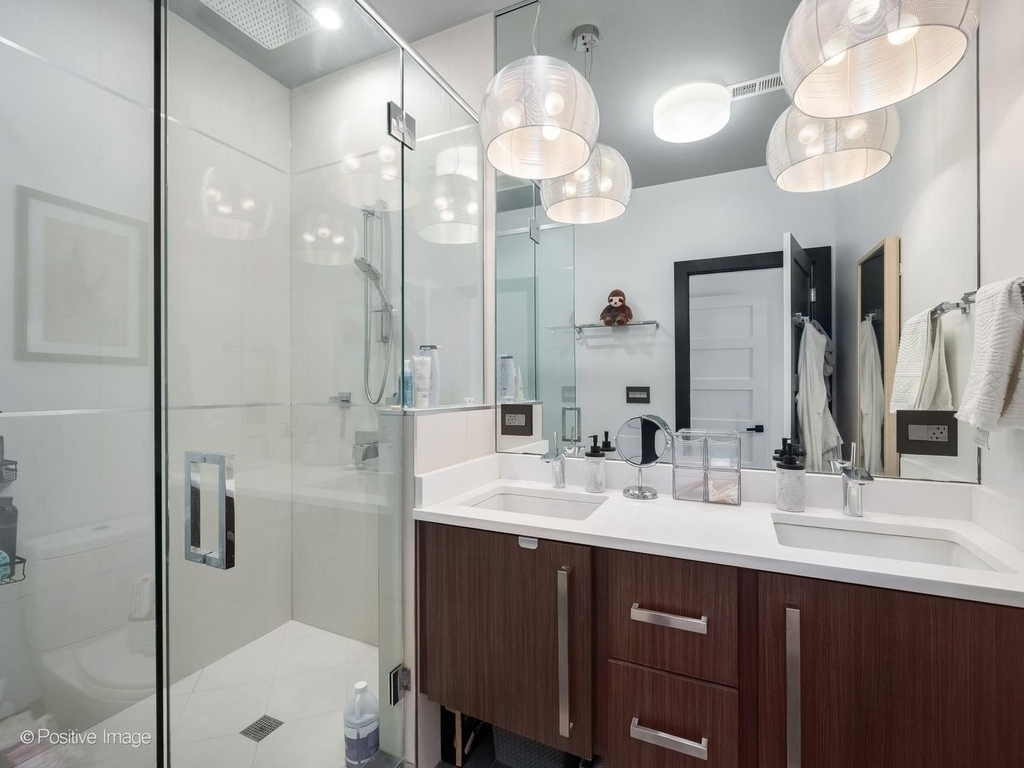 5746 N Washtenaw Avenue - Photo 9