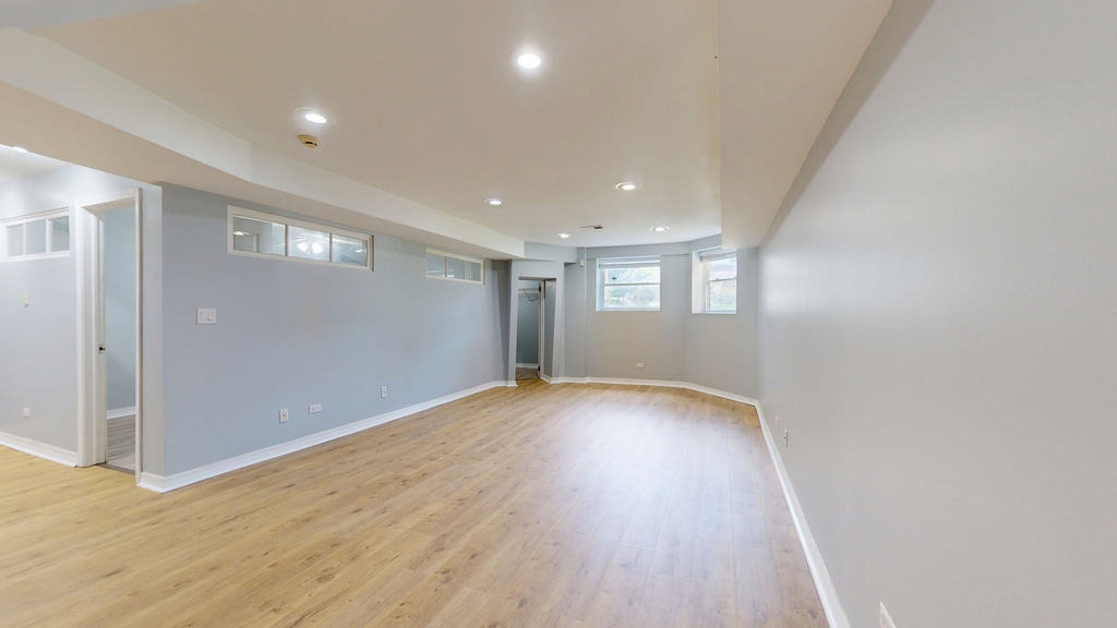 1228 W Glenlake Avenue - Photo 1