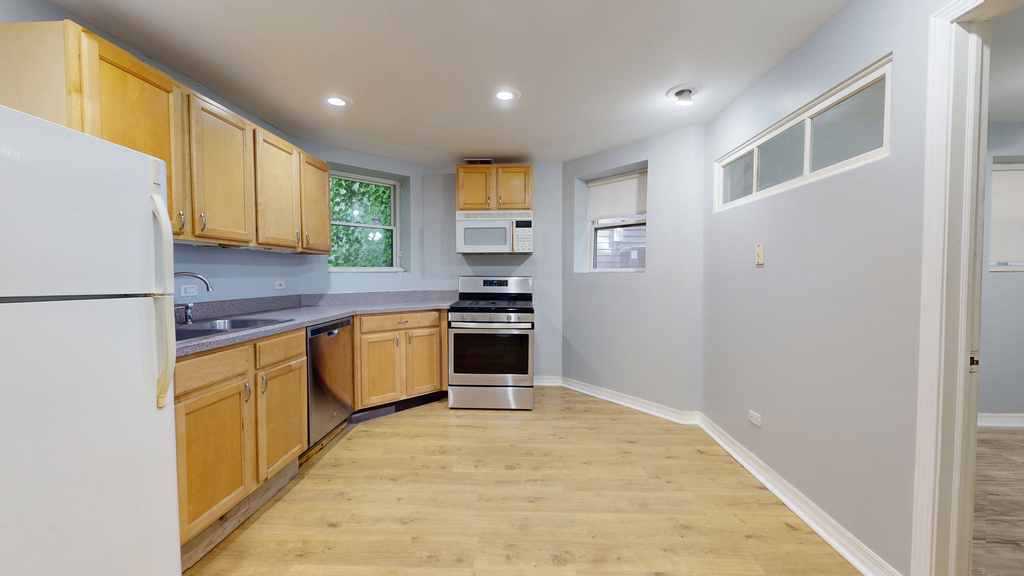 1228 W Glenlake Avenue - Photo 3