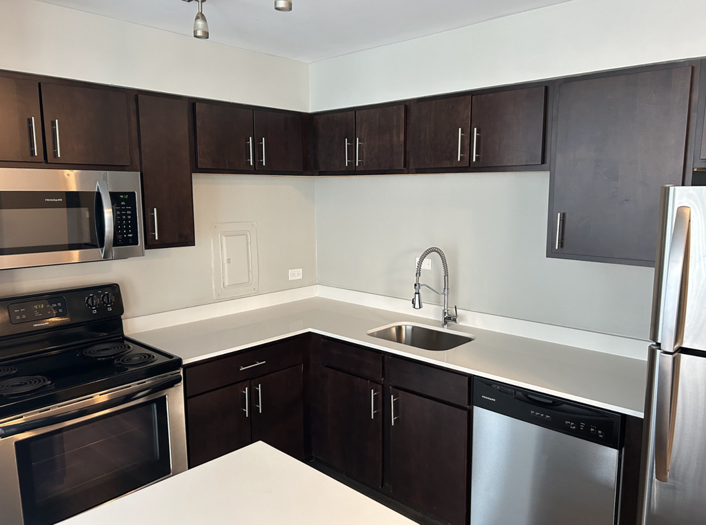 5600 N Sheridan Road - Photo 1