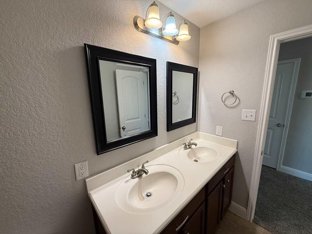 2527 Middleground - Photo 8