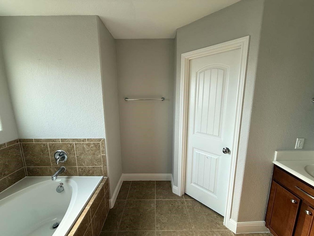 2527 Middleground - Photo 9
