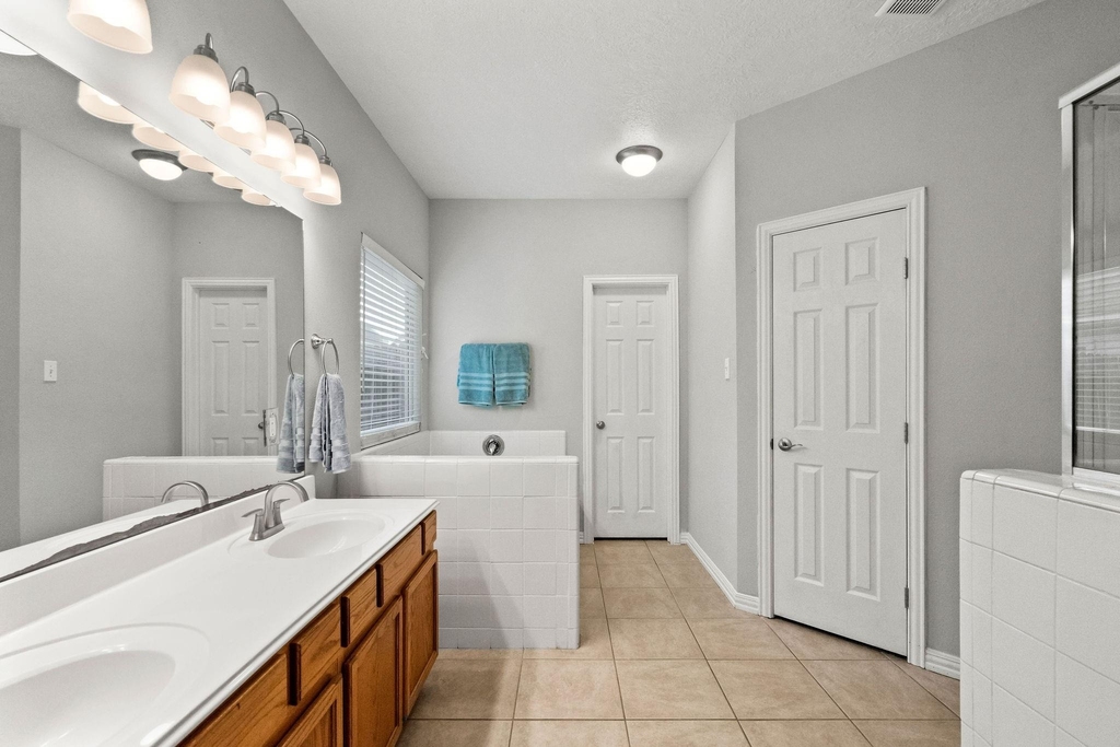 22326 E Daniel Oak Circle - Photo 13