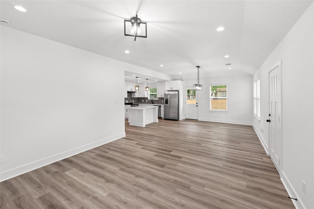 514 W Wilkins Street - Photo 1