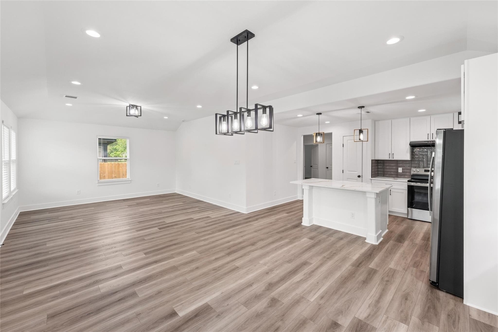 514 W Wilkins Street - Photo 2
