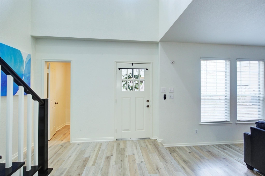 76 Scarlet Woods Court - Photo 2